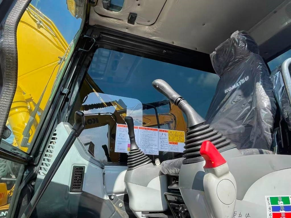 Komatsu PC 130  - Гусеничный экскаватор: фото 2 Komatsu PC 130  - Гусеничный экскаватор: фото 2