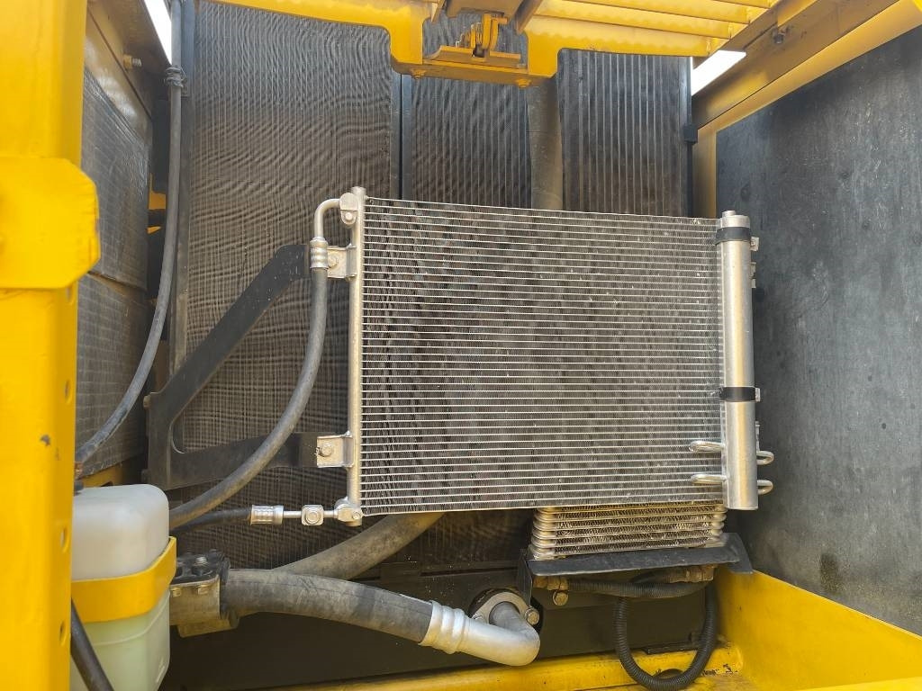 Komatsu PC 200  - Гусеничный экскаватор: фото 5 Komatsu PC 200  - Гусеничный экскаватор: фото 5