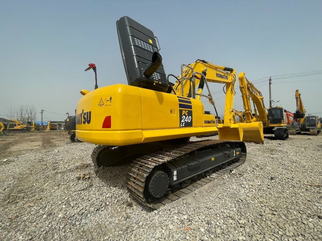 Komatsu PC 240 - Гусеничный экскаватор: фото 2 Komatsu PC 240 - Гусеничный экскаватор: фото 2