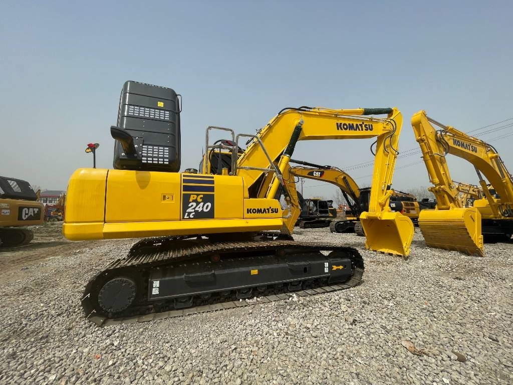 Komatsu PC 240 - Гусеничный экскаватор: фото 1 Komatsu PC 240 - Гусеничный экскаватор: фото 1