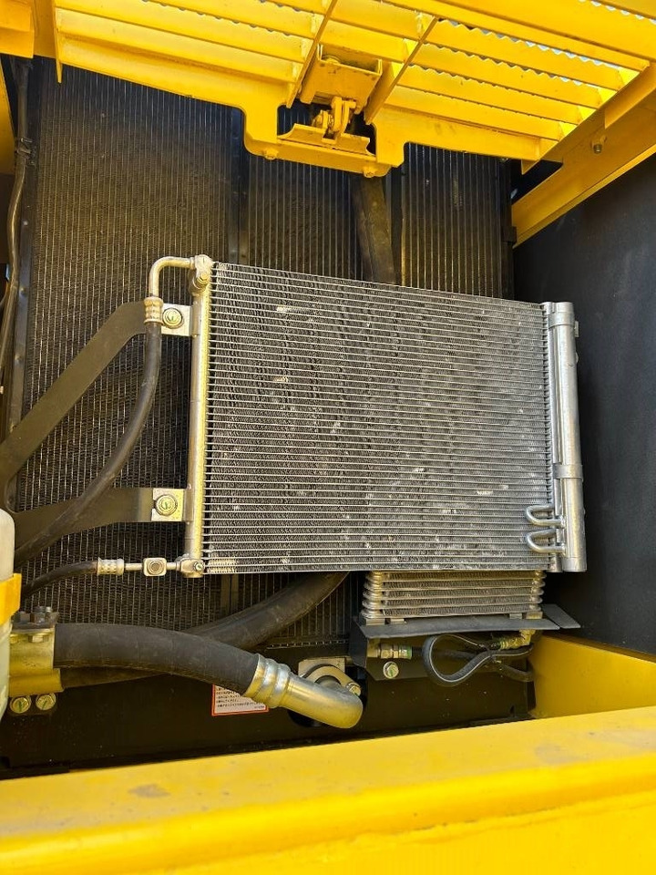 Komatsu PC 240 LC - Гусеничный экскаватор: фото 2 Komatsu PC 240 LC - Гусеничный экскаватор: фото 2