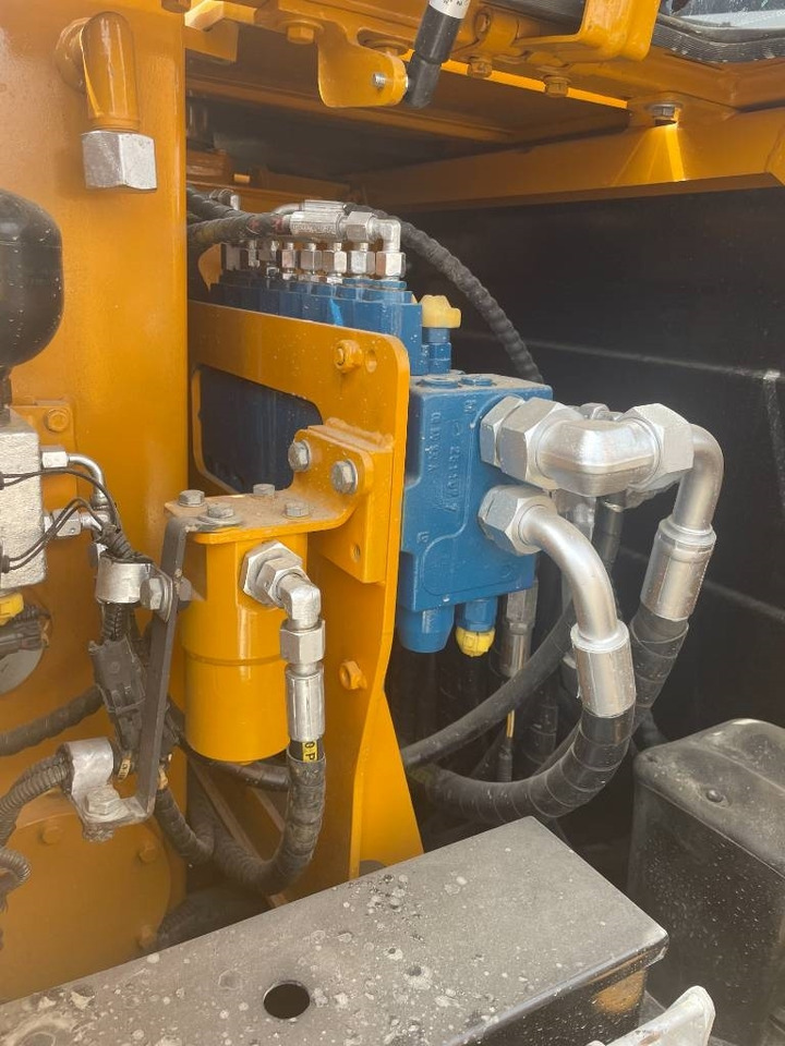 Komatsu PC 240 LC - Гусеничный экскаватор: фото 2 Komatsu PC 240 LC - Гусеничный экскаватор: фото 2