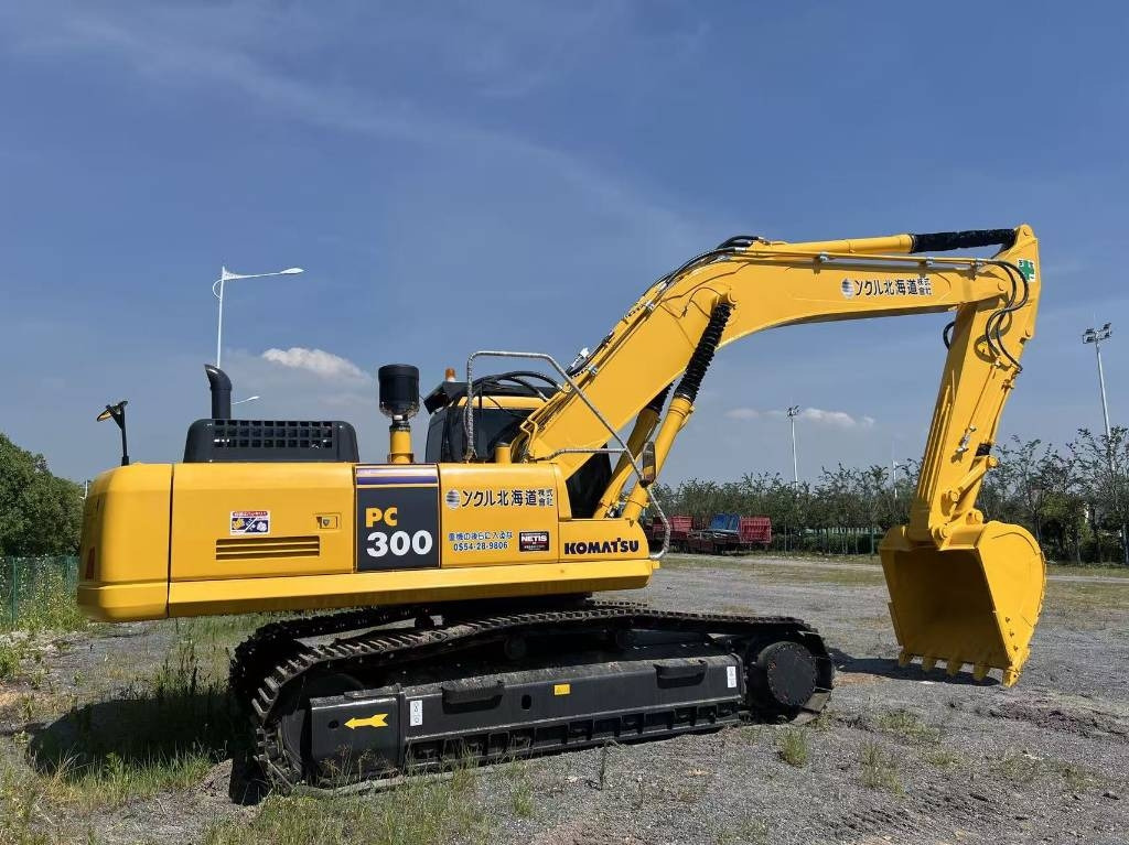 Komatsu PC 300  - Гусеничный экскаватор: фото 1 Komatsu PC 300  - Гусеничный экскаватор: фото 1