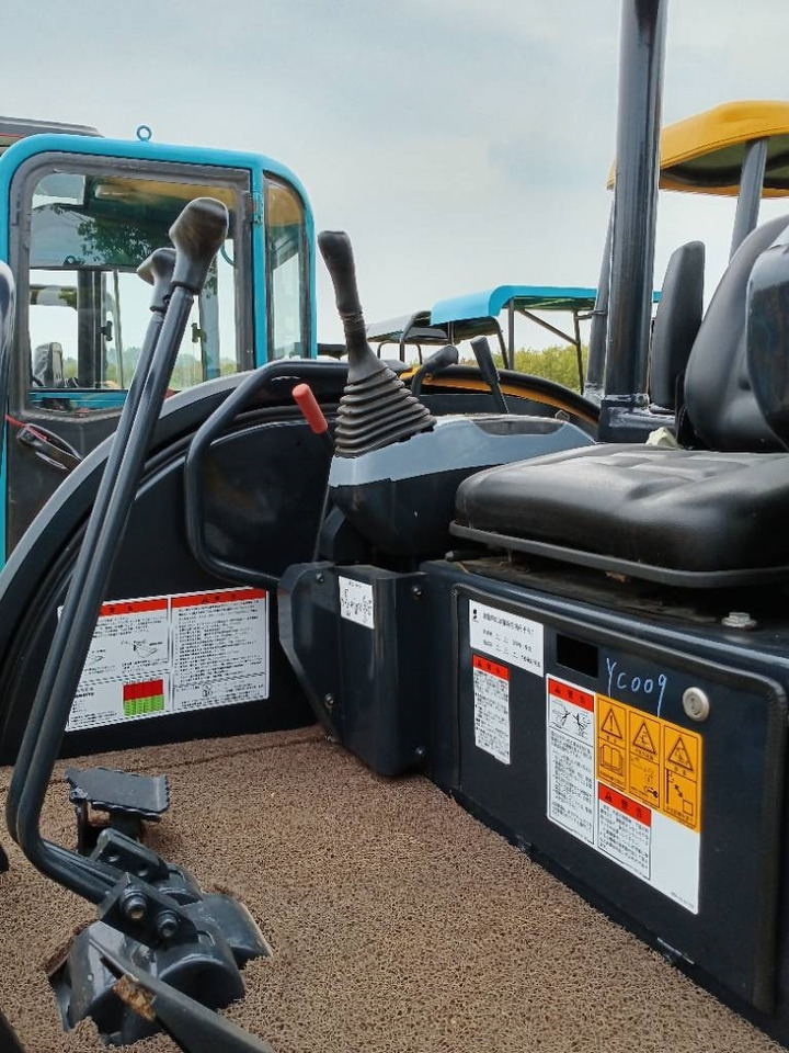 Komatsu PC 35  - Гусеничный экскаватор: фото 5 Komatsu PC 35  - Гусеничный экскаватор: фото 5