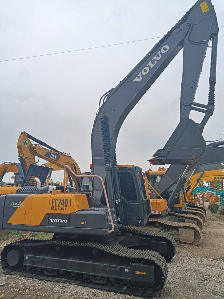 Volvo EC 240  - Гусеничный экскаватор: фото 1 Volvo EC 240  - Гусеничный экскаватор: фото 1
