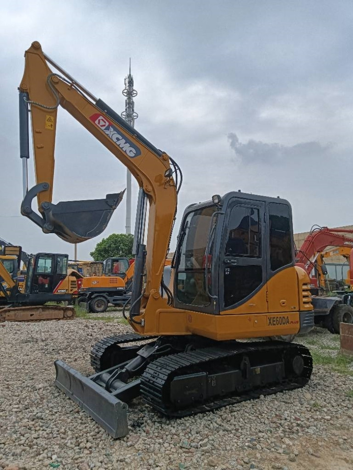 XCMG XE 60 DA - Мини-экскаватор: фото 1 XCMG XE 60 DA - Мини-экскаватор: фото 1