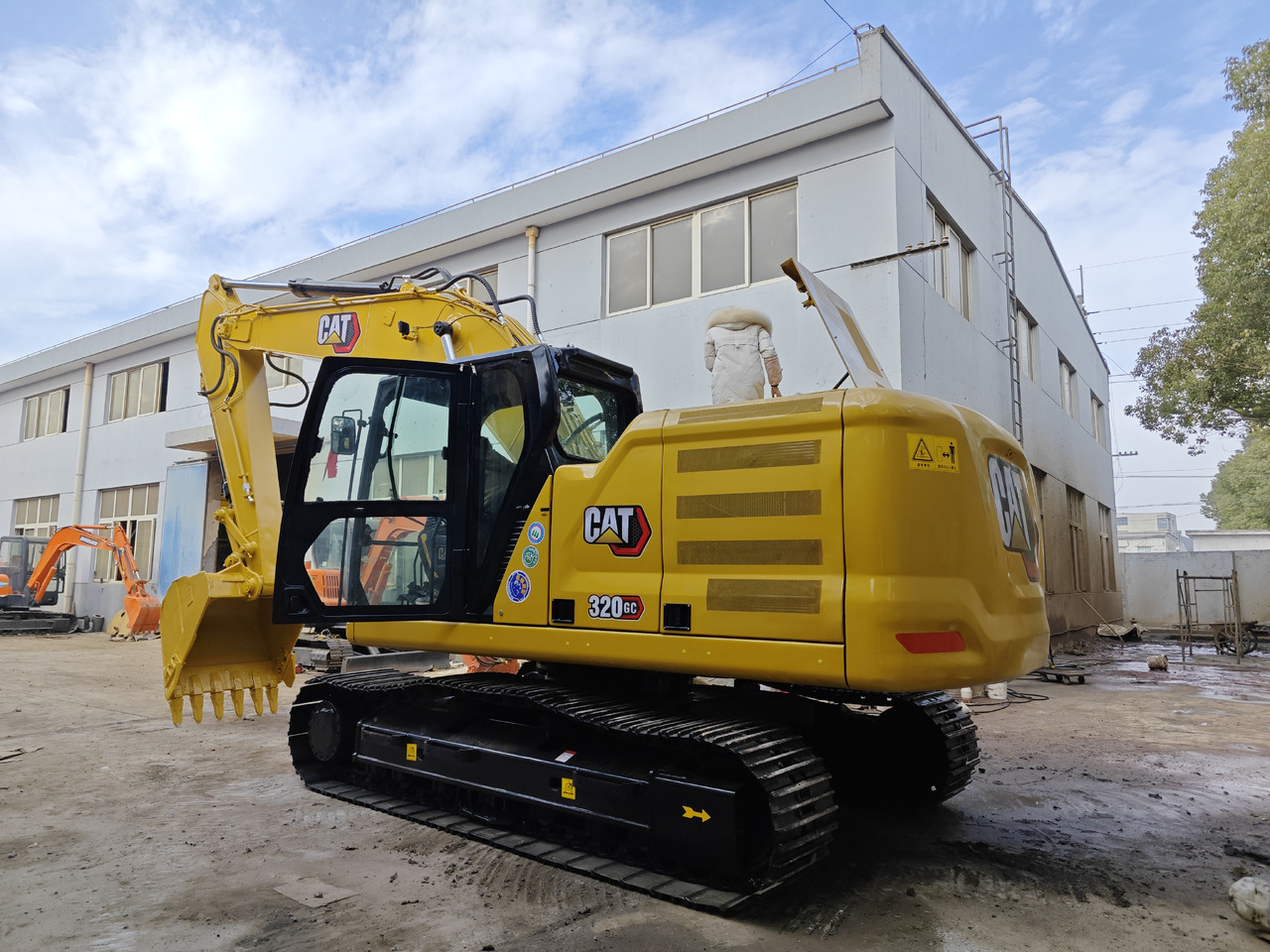 CATERPILLAR 320GC - Гусеничный экскаватор: фото 1 CATERPILLAR 320GC - Гусеничный экскаватор: фото 1