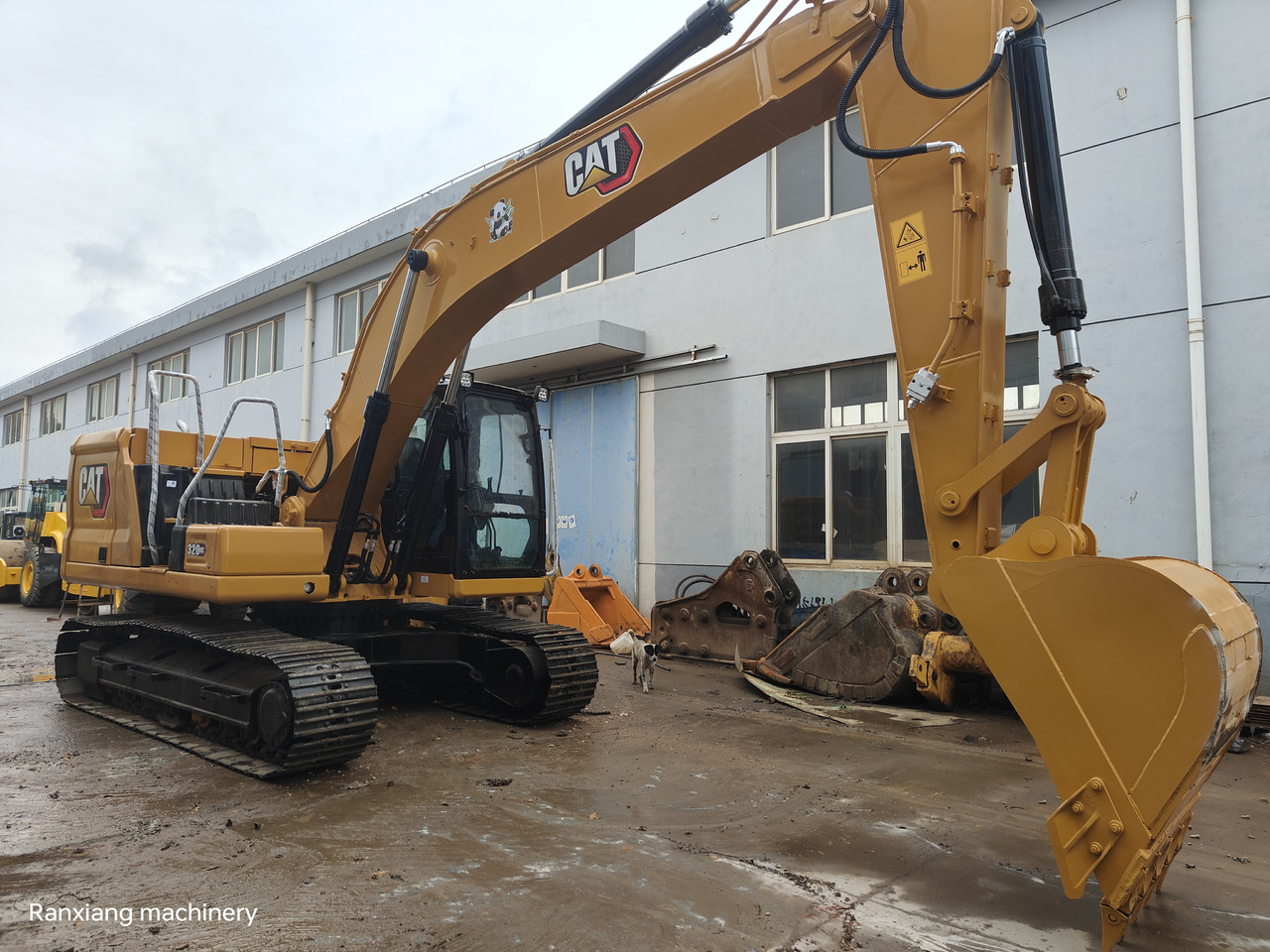CATERPILLAR 320GC - Гусеничный экскаватор: фото 3 CATERPILLAR 320GC - Гусеничный экскаватор: фото 3