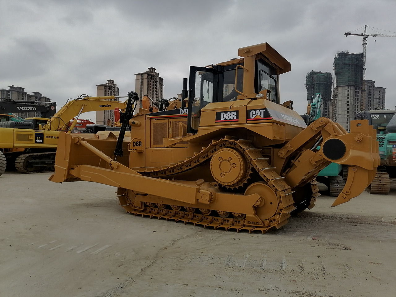 CATERPILLAR D8R - Бульдозер: фото 1 CATERPILLAR D8R - Бульдозер: фото 1