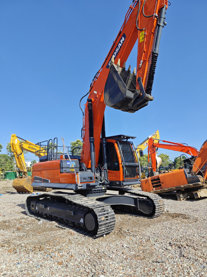 DOOSAN DX300 used excavator - Мобильный кран: фото 1 DOOSAN DX300 used excavator - Мобильный кран: фото 1