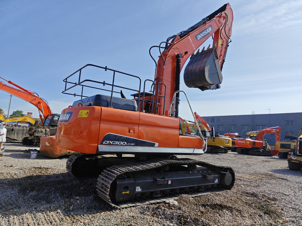 DOOSAN DX300 used excavator - Мобильный кран: фото 4 DOOSAN DX300 used excavator - Мобильный кран: фото 4