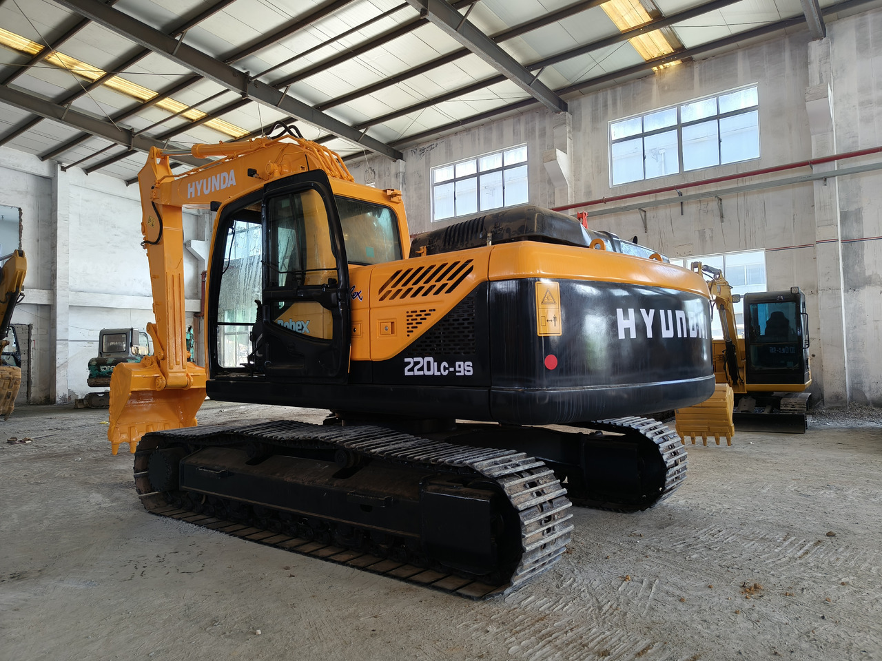 HYUNDAI 220 used 220lc-9 hyundai 225excavator - Гусеничный экскаватор: фото 1 HYUNDAI 220 used 220lc-9 hyundai 225excavator - Гусеничный экскаватор: фото 1
