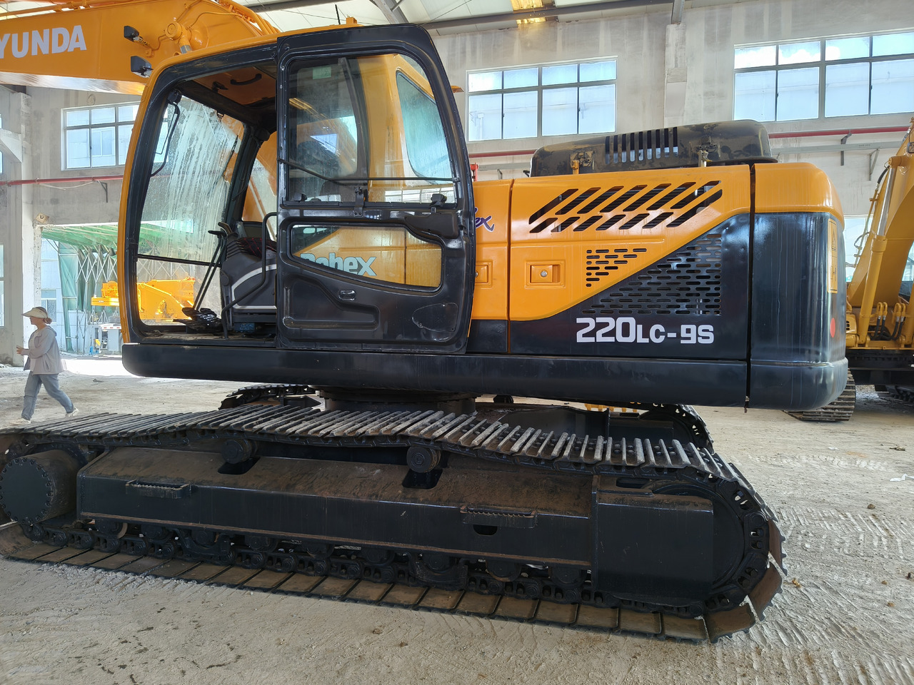 HYUNDAI 220 used 220lc-9 hyundai 225excavator - Гусеничный экскаватор: фото 3 HYUNDAI 220 used 220lc-9 hyundai 225excavator - Гусеничный экскаватор: фото 3