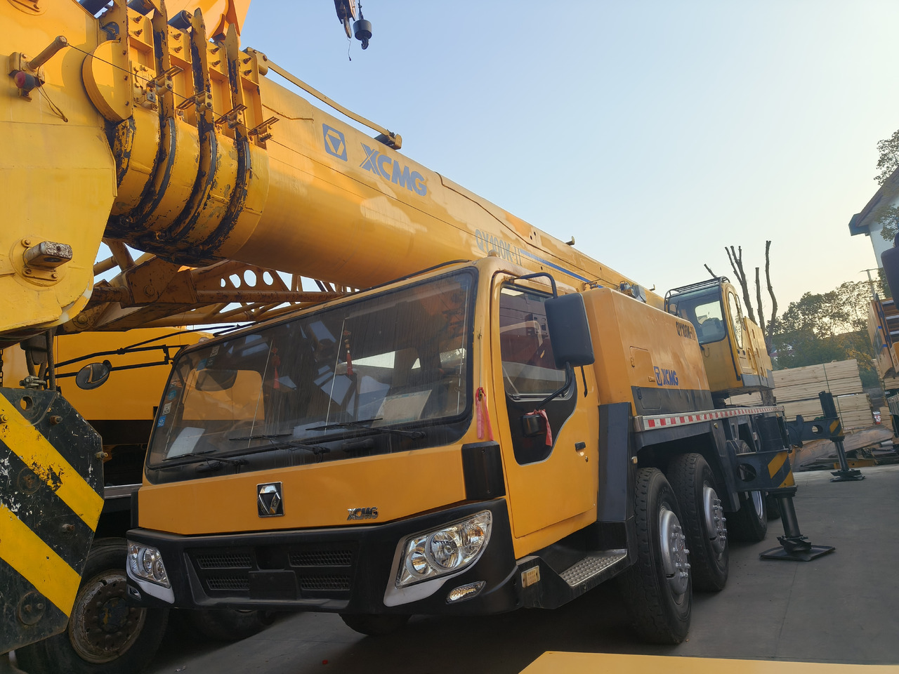 XCMG QY100K 100t truck crane - Мобильный кран: фото 1 XCMG QY100K 100t truck crane - Мобильный кран: фото 1