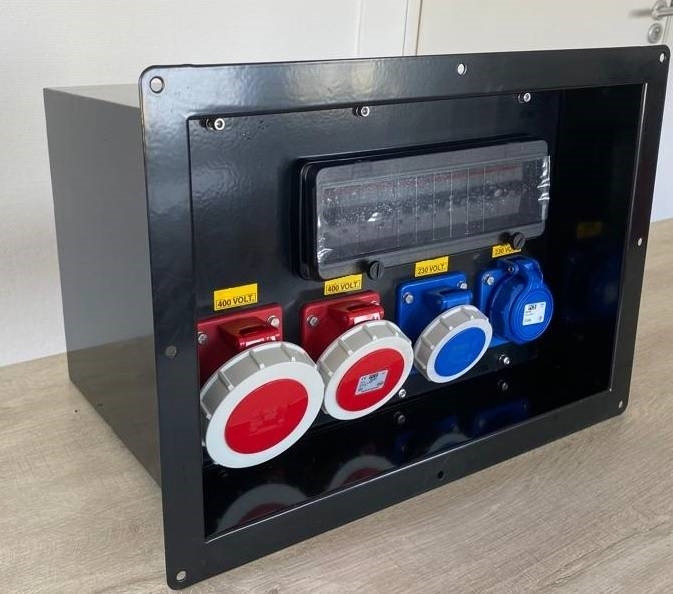 Socket Box 20 kVA - 32A - 2x 16A - IPX8 - DPX-2806 - Строительное оборудование: фото 2 Socket Box 20 kVA - 32A - 2x 16A - IPX8 - DPX-2806 - Строительное оборудование: фото 2