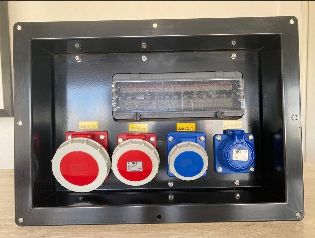 Socket Box 20 kVA - 32A - 2x 16A - IPX8 - DPX-2806 - Строительное оборудование: фото 1 Socket Box 20 kVA - 32A - 2x 16A - IPX8 - DPX-2806 - Строительное оборудование: фото 1