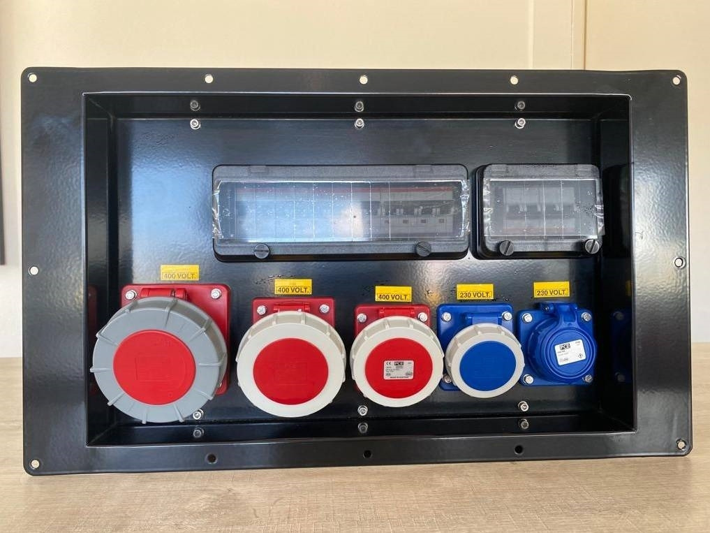 Socket Box 75-160 kVA - 63A - 32A - 2x 16A - IP8X - Строительное оборудование: фото 1 Socket Box 75-160 kVA - 63A - 32A - 2x 16A - IP8X - Строительное оборудование: фото 1