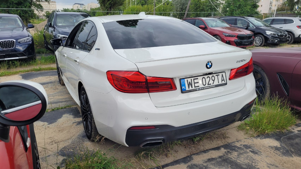 BMW 530e iPerformance M Sport SEDAN - Седан: фото 4 BMW 530e iPerformance M Sport SEDAN - Седан: фото 4