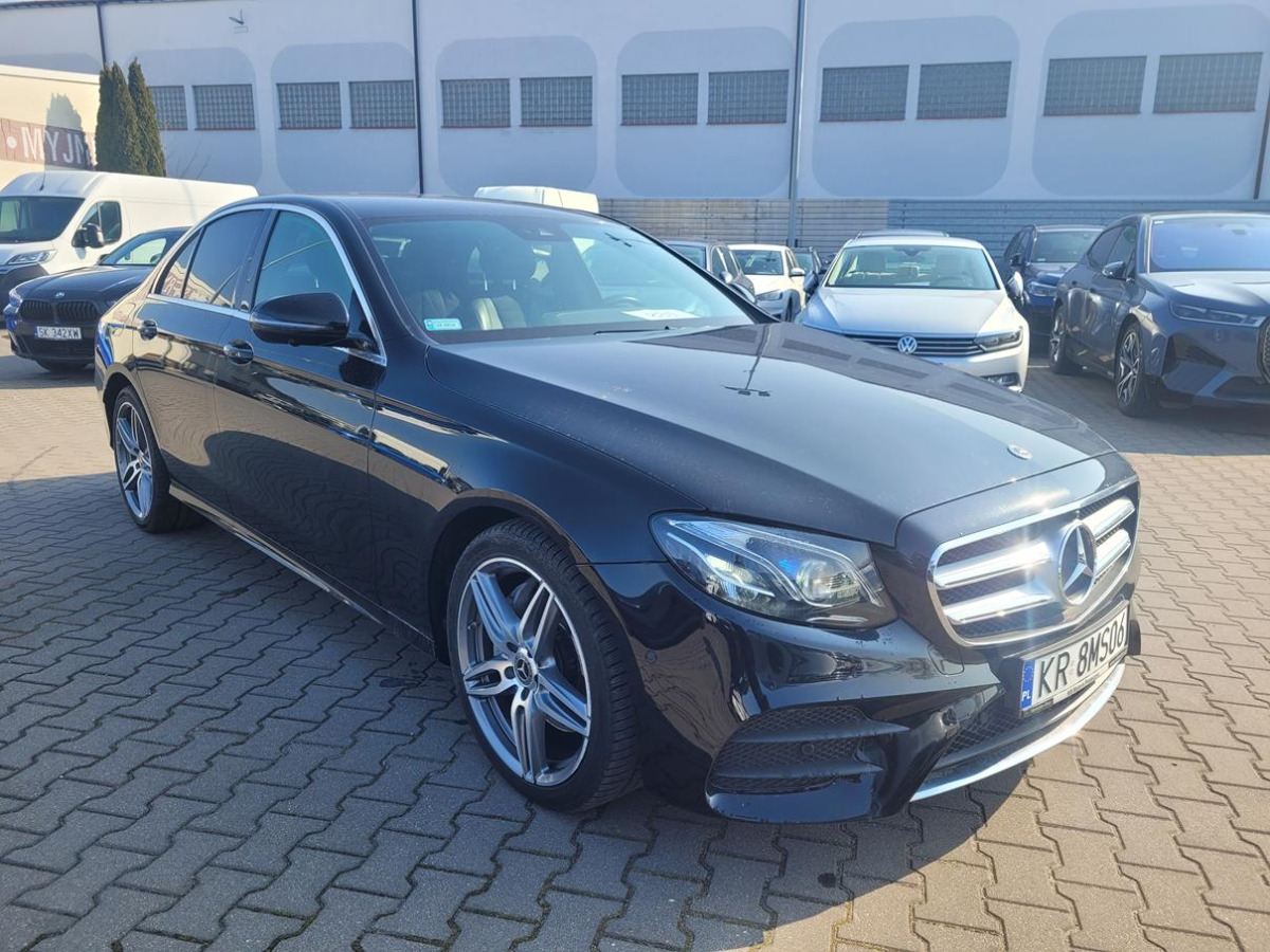 Седан MERCEDES BENZ E 220 D 4MATIC SEDAN: фото 1