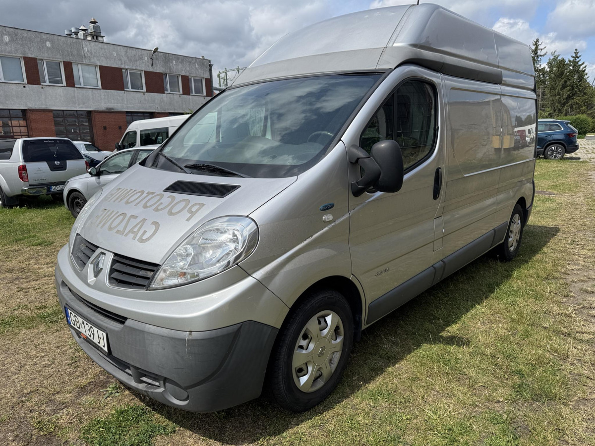 RENAULT TRAFIC FURGON BLASZAK - Цельнометаллический фургон: фото 2 RENAULT TRAFIC FURGON BLASZAK - Цельнометаллический фургон: фото 2