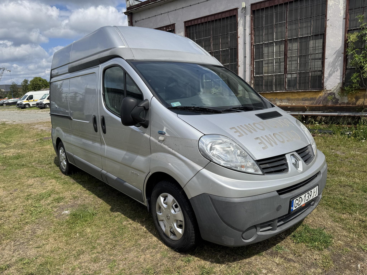 RENAULT TRAFIC FURGON BLASZAK - Цельнометаллический фургон: фото 1 RENAULT TRAFIC FURGON BLASZAK - Цельнометаллический фургон: фото 1