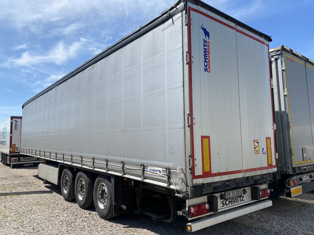 SCHMITZ CARGOBULL SCB S3T FIRANA - Тентованный прицеп: фото 2 SCHMITZ CARGOBULL SCB S3T FIRANA - Тентованный прицеп: фото 2