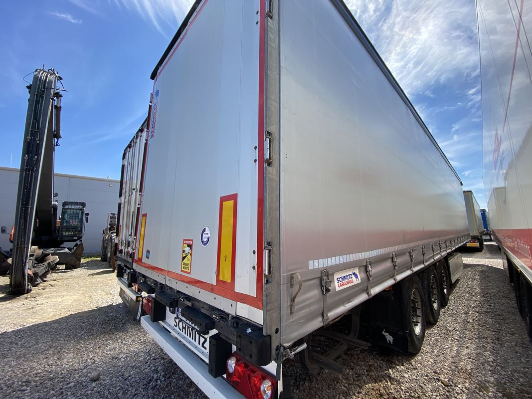 SCHMITZ CARGOBULL SCB S3T FIRANA - Тентованный прицеп: фото 4 SCHMITZ CARGOBULL SCB S3T FIRANA - Тентованный прицеп: фото 4