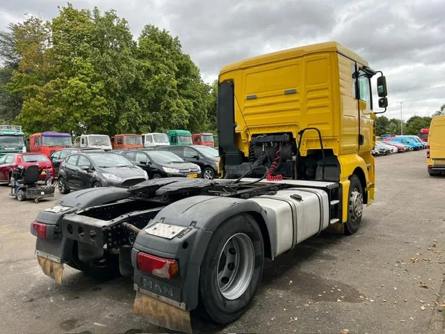 MAN TGA 18-390 , Manual Gearbox , Airco , PTO , Tipper hydraulics - Тягач: фото 3 MAN TGA 18-390 , Manual Gearbox , Airco , PTO , Tipper hydraulics - Тягач: фото 3