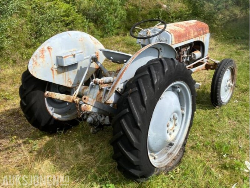 1950 Massey Ferguson Gråtass - Трактор: фото 4 1950 Massey Ferguson Gråtass - Трактор: фото 4