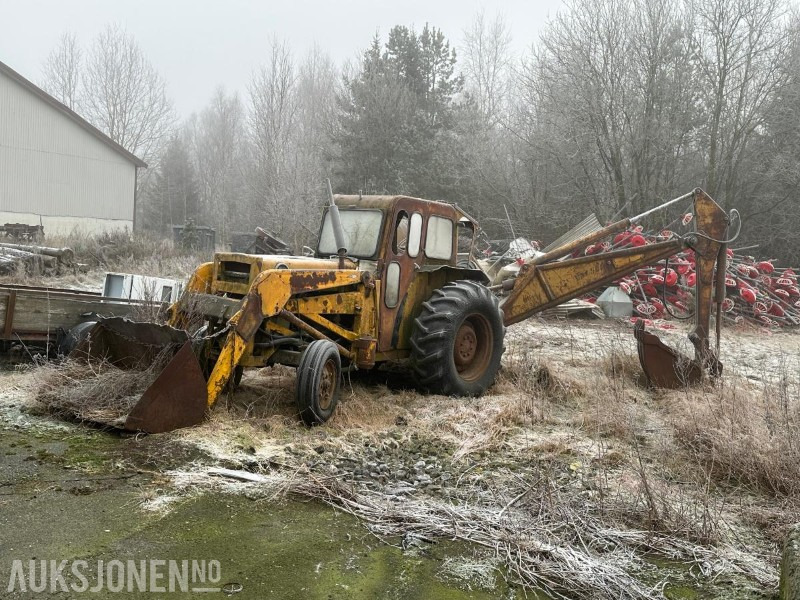 Трактор 1967 Massey Ferguson 3165 - Traktorgraver: фото 1