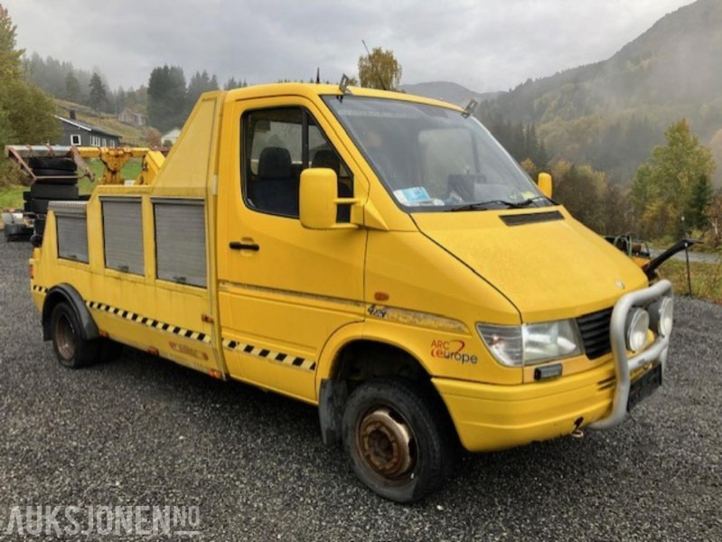 1999 Mercedes-Benz Sprinter 412 4x4 Redningsbil med briller og vinsj - Пожарная машина: фото 2 1999 Mercedes-Benz Sprinter 412 4x4 Redningsbil med briller og vinsj - Пожарная машина: фото 2