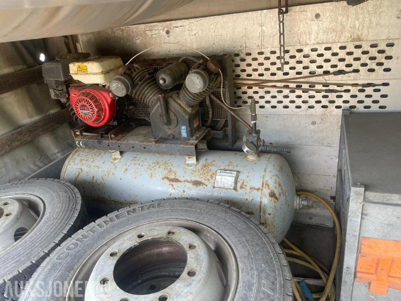 Грузовик бортовой/ Платформа 2000 Volvo FL 608 - Verkstedbil med kompressor som drives av en bensinmotor.: фото 12