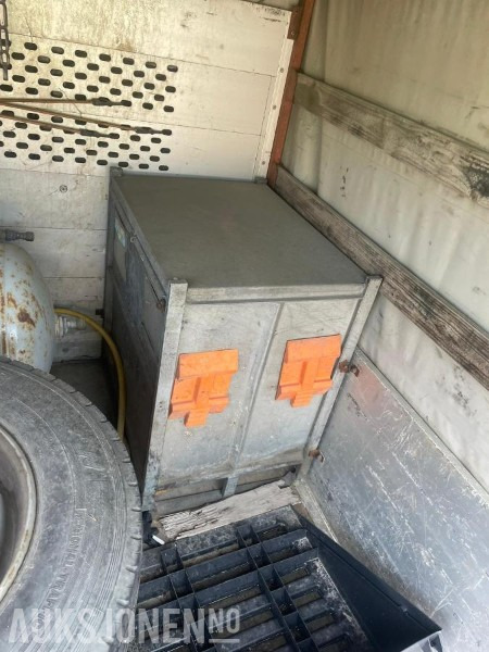 Грузовик бортовой/ Платформа 2000 Volvo FL 608 - Verkstedbil med kompressor som drives av en bensinmotor.: фото 11