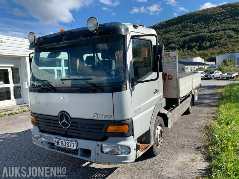 2001 Mercedes-Benz 817L/36AT - 7500 kg - Liten lastebil med kran - Грузовик бортовой/ Платформа: фото 1 2001 Mercedes-Benz 817L/36AT - 7500 kg - Liten lastebil med kran - Грузовик бортовой/ Платформа: фото 1