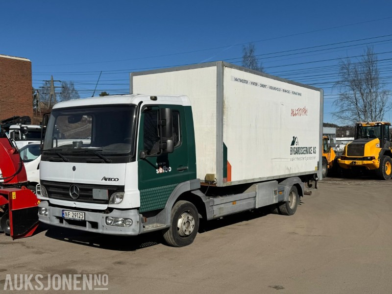 2001 Mercedes-Benz ATEGO 815 II skapbil med løftelem - Грузовик с закрытым кузовом: фото 1 2001 Mercedes-Benz ATEGO 815 II skapbil med løftelem - Грузовик с закрытым кузовом: фото 1