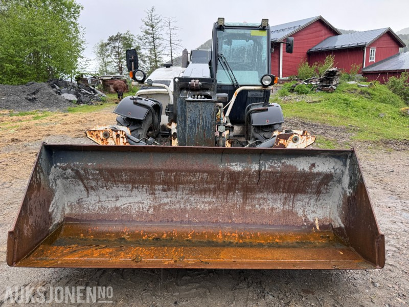 2005 Bobcat T35120SL Teleskoptruck / Teleskoplaster - 4x4x4 - avvatringssylinder - Støttelabber - Hydraulisk redskapslås - Jibb - Skuffe - 2 stk pallegafler - Телескопический погрузчик: фото 2 2005 Bobcat T35120SL Teleskoptruck / Teleskoplaster - 4x4x4 - avvatringssylinder - Støttelabber - Hydraulisk redskapslås - Jibb - Skuffe - 2 stk pallegafler - Телескопический погрузчик: фото 2