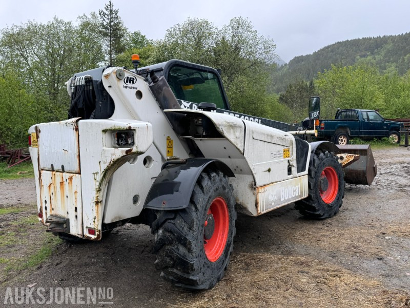 2005 Bobcat T35120SL Teleskoptruck / Teleskoplaster - 4x4x4 - avvatringssylinder - Støttelabber - Hydraulisk redskapslås - Jibb - Skuffe - 2 stk pallegafler - Телескопический погрузчик: фото 4 2005 Bobcat T35120SL Teleskoptruck / Teleskoplaster - 4x4x4 - avvatringssylinder - Støttelabber - Hydraulisk redskapslås - Jibb - Skuffe - 2 stk pallegafler - Телескопический погрузчик: фото 4
