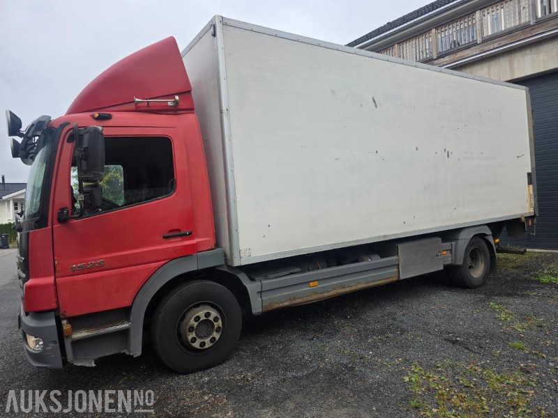 2005 Mercedes-Benz 1523L Atego, Reparasjonsobjekt - Грузовик с закрытым кузовом: фото 1 2005 Mercedes-Benz 1523L Atego, Reparasjonsobjekt - Грузовик с закрытым кузовом: фото 1