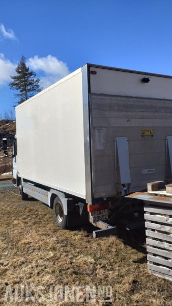 2006 Mercedes-Benz 818/33AT 7,5 skapbil ryggekamera s+v dekk kjetting - Грузовик с закрытым кузовом: фото 5 2006 Mercedes-Benz 818/33AT 7,5 skapbil ryggekamera s+v dekk kjetting - Грузовик с закрытым кузовом: фото 5