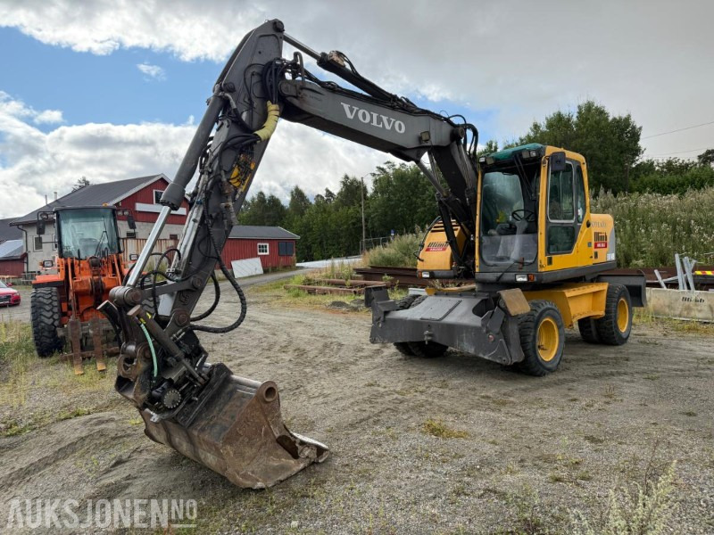 2006 Volvo EW140B Hjulgraver m/pallegaffel og skuff - Steelwrist tiltrotator. - Экскаватор: фото 1 2006 Volvo EW140B Hjulgraver m/pallegaffel og skuff - Steelwrist tiltrotator. - Экскаватор: фото 1