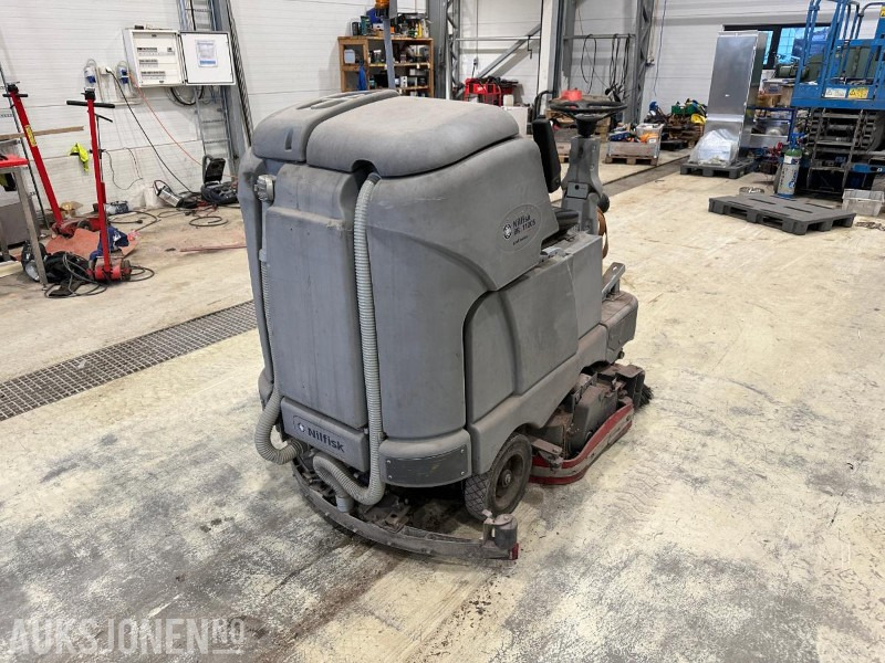 2008 Nilfisk BR1100S Koste og feiemaskin - Строительное оборудование: фото 4 2008 Nilfisk BR1100S Koste og feiemaskin - Строительное оборудование: фото 4