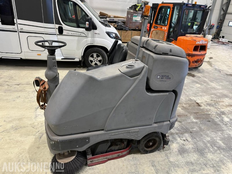 2008 Nilfisk BR1100S Koste og feiemaskin - Строительное оборудование: фото 3 2008 Nilfisk BR1100S Koste og feiemaskin - Строительное оборудование: фото 3