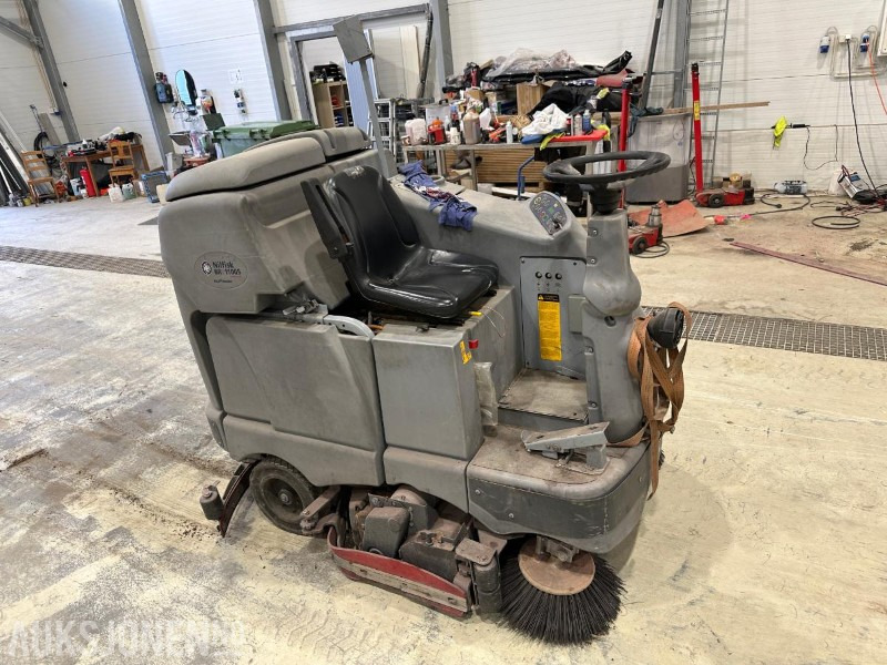 2008 Nilfisk BR1100S Koste og feiemaskin - Строительное оборудование: фото 2 2008 Nilfisk BR1100S Koste og feiemaskin - Строительное оборудование: фото 2