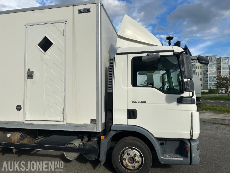 2010 MAN TGL8.1804X2BL SKAPBIL - 206034 KM. - Грузовик с закрытым кузовом: фото 2 2010 MAN TGL8.1804X2BL SKAPBIL - 206034 KM. - Грузовик с закрытым кузовом: фото 2