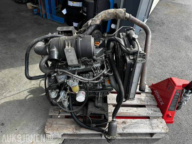 2010 Yanmar 4TNV84T-GGEH - Строительное оборудование: фото 1 2010 Yanmar 4TNV84T-GGEH - Строительное оборудование: фото 1