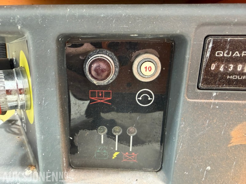 Подъёмник 2011 JLG 1230ES Elektrisk mastelift med 5,6 m arbeidshøyde: фото 16 Подъёмник 2011 JLG 1230ES Elektrisk mastelift med 5,6 m arbeidshøyde: фото 16