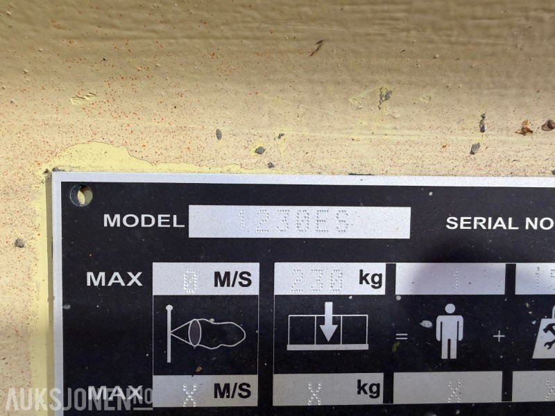 Подъёмник 2011 JLG 1230ES Elektrisk mastelift med 5,6 m arbeidshøyde: фото 21 Подъёмник 2011 JLG 1230ES Elektrisk mastelift med 5,6 m arbeidshøyde: фото 21