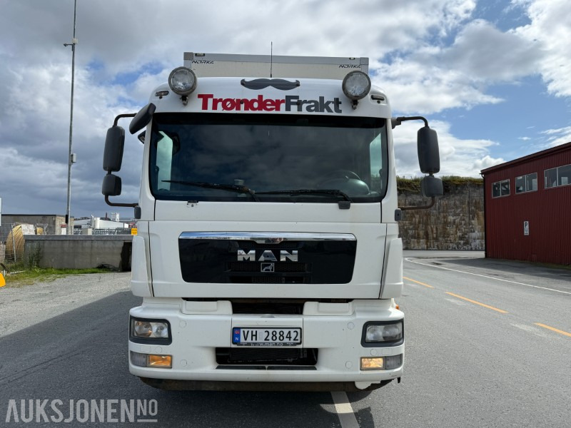 2011 MAN TGM 15.290 4X2 skapbil - Full sideåpning - Zepro bakløft - Грузовик с закрытым кузовом: фото 2 2011 MAN TGM 15.290 4X2 skapbil - Full sideåpning - Zepro bakløft - Грузовик с закрытым кузовом: фото 2