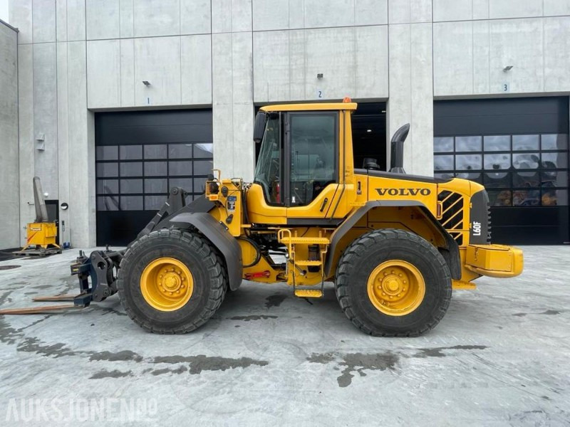 2011 VOLVO L60F HJULLASTER - SPAKSTYRING - NYE DEKK - BBS - 3-4 FUNKSJON - PALLEGAFLER - SKUFFE - KAMERA - MYE PÅKOSTET! - Колёсный погрузчик: фото 5 2011 VOLVO L60F HJULLASTER - SPAKSTYRING - NYE DEKK - BBS - 3-4 FUNKSJON - PALLEGAFLER - SKUFFE - KAMERA - MYE PÅKOSTET! - Колёсный погрузчик: фото 5