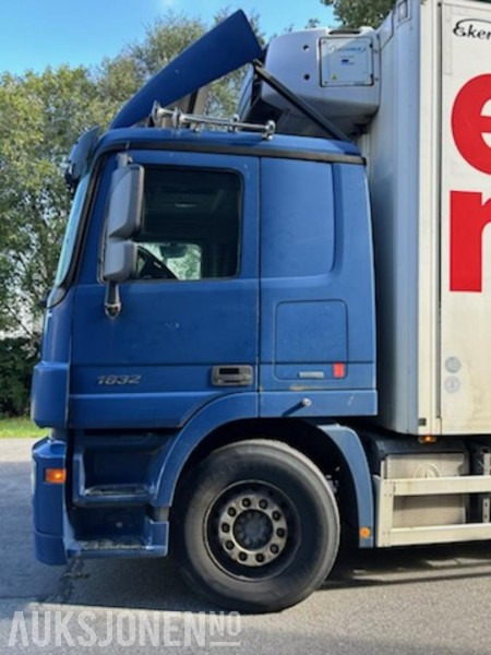 2012 Mercedes-Benz ACTROS skapbil/thermo med frys - Bilen har full service historikk - 573000 km. - Грузовик с закрытым кузовом: фото 4 2012 Mercedes-Benz ACTROS skapbil/thermo med frys - Bilen har full service historikk - 573000 km. - Грузовик с закрытым кузовом: фото 4